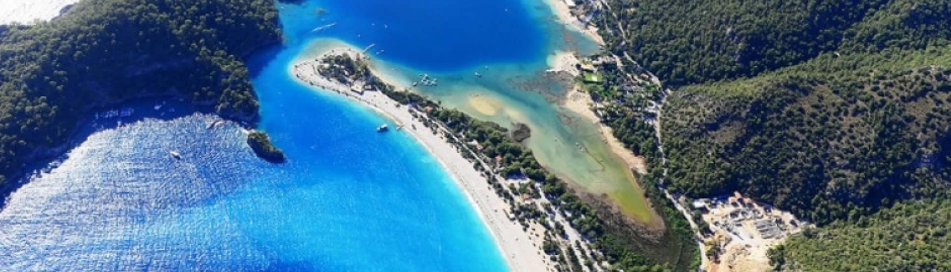 Kadınların Tatile Giderken Yanına Alması Gerekenler